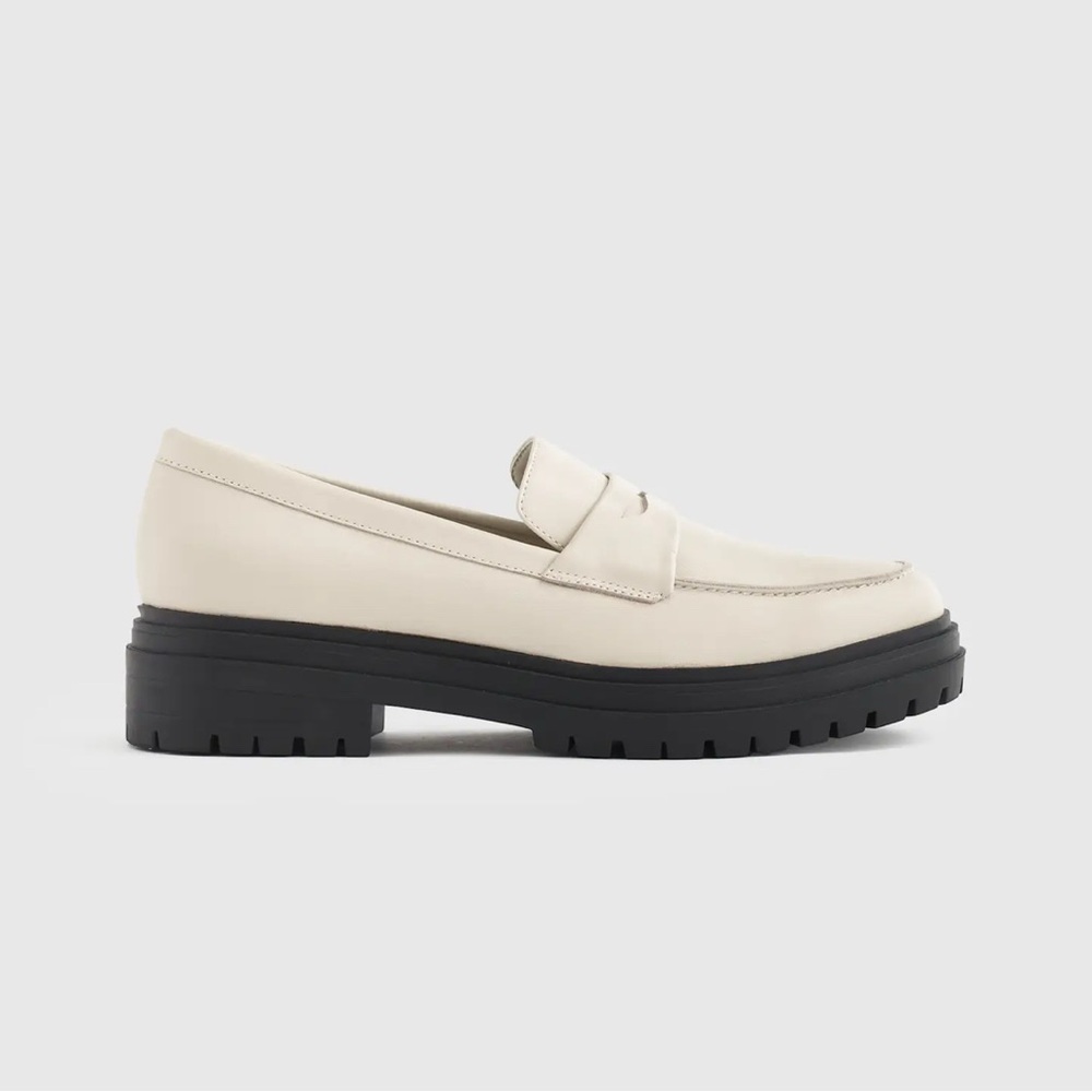 Italian Leather Lug Sole Loafer - Color Bone. Quince - Size 5